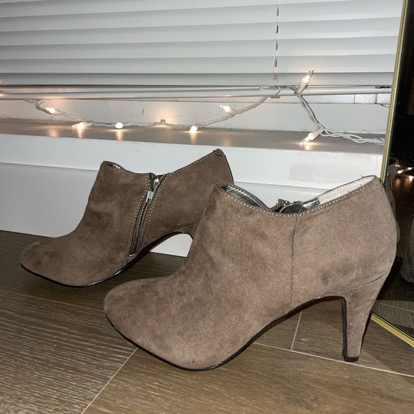 Shoes - Tan bootie heels